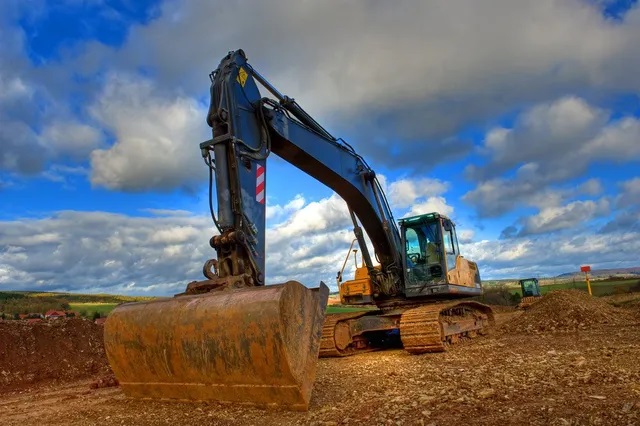 Choosing the Right Excavator Hire: Wet Hire vs Dry Hire Pros and Cons